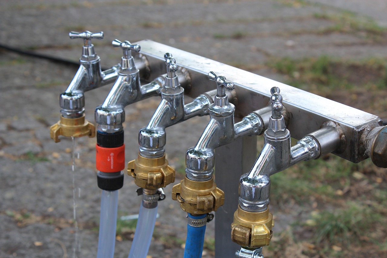 water tap, connection, valve-3638275.jpg